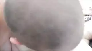 هي فاقدة للوعي، وهو منتصب وجاهز حركة أخوية