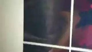 فتاة مصرية تقدم جلسة مص قوية للقضيب العربي