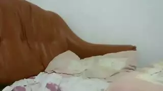 عاهرة عراقية ذات أثداء ضخمة تمص وتتعرض لنيك قاسي