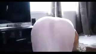 عزلية صريحة للميلف: التنظيف يتحول إلى استمناء بورنو