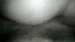 سيدة ذات مؤخرة كبيرة تتعرض لقضيب شرجي سميك