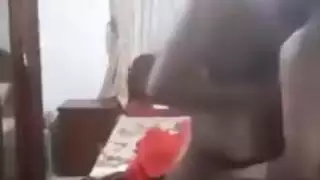 ثنائي مرح ينزل إلى الأعمال القذرة