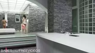 لمسة الشفاء تتحول إلى جنس فموي عنيف