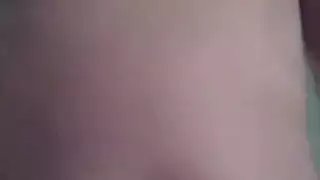 عاهرة آسيوية سمراء تبتلع حمولات من فحول سود