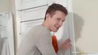 ينيك اختو وتمص بيضو في البانيو