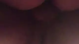 ربة منزل تشعر بالملل تمارس الجنس مع الوافد الجديد في علاقة ساخنة