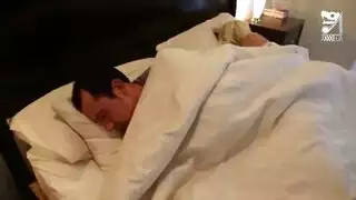 نوم ونيص: تقبية خلسة مع إنهاء داخلي