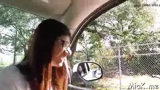 ميا خليفة المرعوبة تحصل على كسها ممطوط بواسطة قضيب أسود عملاق