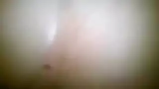 يائسة للمني: مراهقة تتباهى بشرجها وفرجها المتسعان