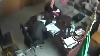 أمر تنفيذي: المدير ينكح سكرتيرته المحجبة المطيعة بوضعية الكلب