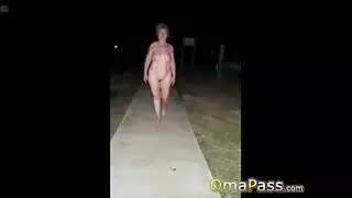 فتيات هواة حقيقيات يتناوبن على قضيب متصلب في أول فيديو إباحي