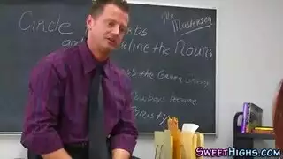 استاذ استاذ ينيك تلميذته