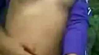 فتاة الوشم تمص بعمق وتتلقى قذفًا على وجهها في فيلم إباحي صريح