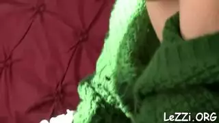 تدليك يدوي غاضب ولحس شرس للفرج