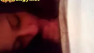 شاب مصري يسيطر على شرموطة محلية في مشهد إباحي مكثف