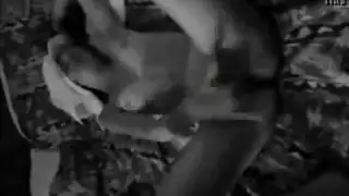 باطن قدمي مونيك يفركان من أجل إنهاء بالقذف الداخلي