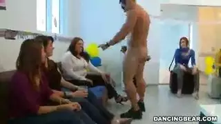 فيلم سفاح القربى من الطراز القديم مع مؤدين طويلي الشعر