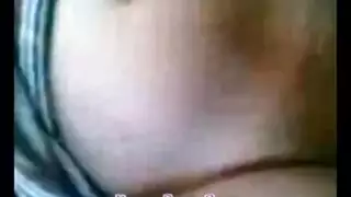 ولد يداعب اخته حتا ينيكها من الخلف