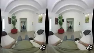 فانتازيا جماع افتراضي: ثنائي هائج يغوص في مشهد جماعي صريح