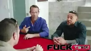 في محل الاحذية سكس