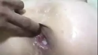 سارة تمارس الجنس بشدة مع رجل أسود قوي