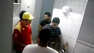 مبلل وشرس: مص ولحس كل شيء