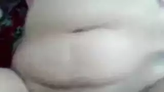 سكس عراقي هاوي: زوج يصور مراته تأخذ زب قوي