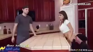 مفاجأة مراهقة أثناء السرقة تُنكح بقوة من قبل جوني سنس