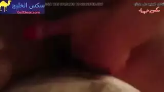 الراقصة الغريبة كاميليا تتعرض للضرب من قبل صانع الأفلام خالد