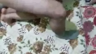 فتاة مصرية يتم تمزيق مهبلها الضيق في مشهد إباحي