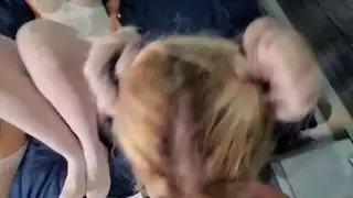 عدة عاهرات وفتاة تمارس العادة السرية بكسيها