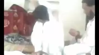 المداعبة الرومانسية تؤدي إلى إيلاج مزدوج مكثف