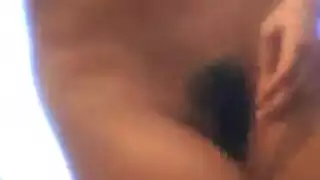 الفتيات اليابانيات الجذابات تبلل فروجهن في لقاء سحقي سري