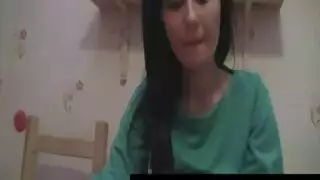 مثلث ناري على القمة: عاهرتان تشاركان قضيبًا قاسيًا