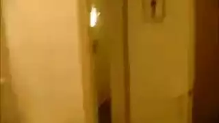 امرأة عربية ممتلئة تدمرها قضيبان أسودان في مشهد إباحي