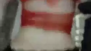 مراهقة مثارة لا تستطيع الانتظار، لذا صديقتها تأخذ الزب بدلاً منها