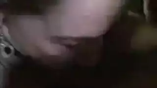 إنها عاهرة تتضور جوعاً للقضيب، مدمنة على سائله المنوي