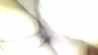 مشهد إباحي بري: فتاة آسيوية تمارس الجنس بثدييها مع قضيب صلب