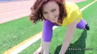 كس مشعر لشقراء تنكح وهي ترتدي جوارب فوق الفخذ