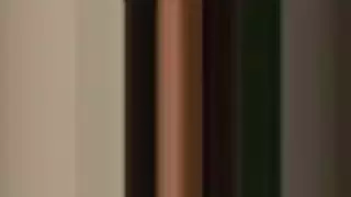 فتاة فاجرة تمارس الجنس بقوة مع رجل أكبر سناً