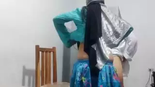 جنس عربي جامح في المطبخ يؤدي إلى قذف متفجر