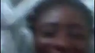 الفتى الخجول السفلي يحصل على مؤخرته الضيقة مدقوقة بقضيب أسود ضخم