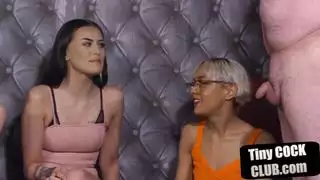 فتيات متسلطات بالكعب يهينن شابًا ممتلئًا بقضيب صغير في إباحية صريحة