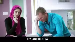 مشهد إباحي: العروس المراهقة تأخذ قضيب زوجها المستقبلي في مؤخرتها