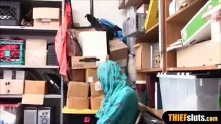 ضابط قذر يمارس الجنس مع اللص العربي المراهق كعقاب