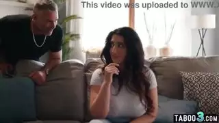 سمعتها الطيبة تحتاج لجلسة فتاة سيئة مع قضيب كبير