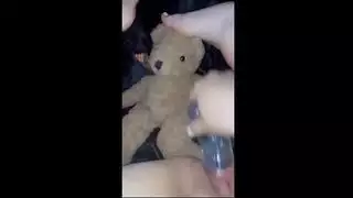 شرجي قاسي: نجوم مشهورون يخترقون عذراء باستخدام دسارة زجاجية ضخمة