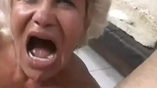 تريسي يحصل حلقها على تدمير بقضيب كبير