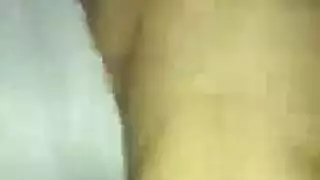 ولد ينيج أخته أو صديقته وهم تاءمون