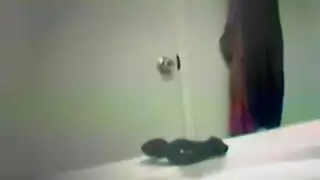 فانتازيا المتلصص: اثنتان من الأمهات المثيرة تمارسان الجنس مباشرة على الكاميرا